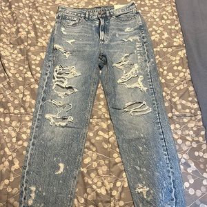 American Eagle Indigo distressed Mom Jeans